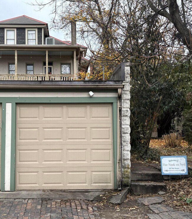 Building Photo - 815 Neil Ave