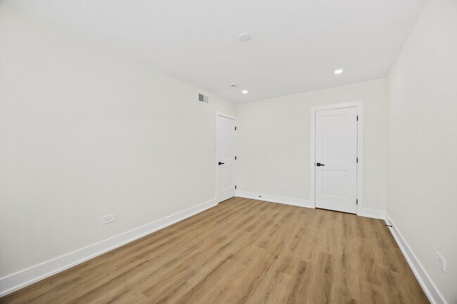 Building Photo - 10205 Dearlove Rd