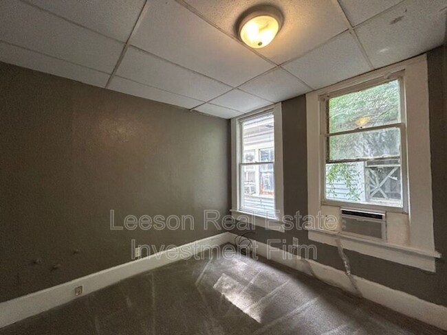 Building Photo - 426 Merrick St