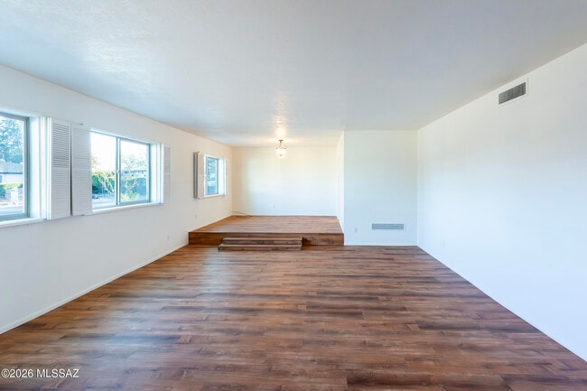 Building Photo - 1714 W Meadow Hills Dr