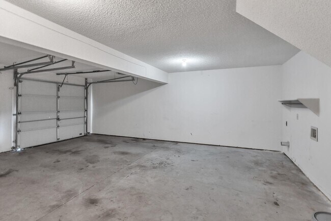 Building Photo - 129 Kingsbridge Dr