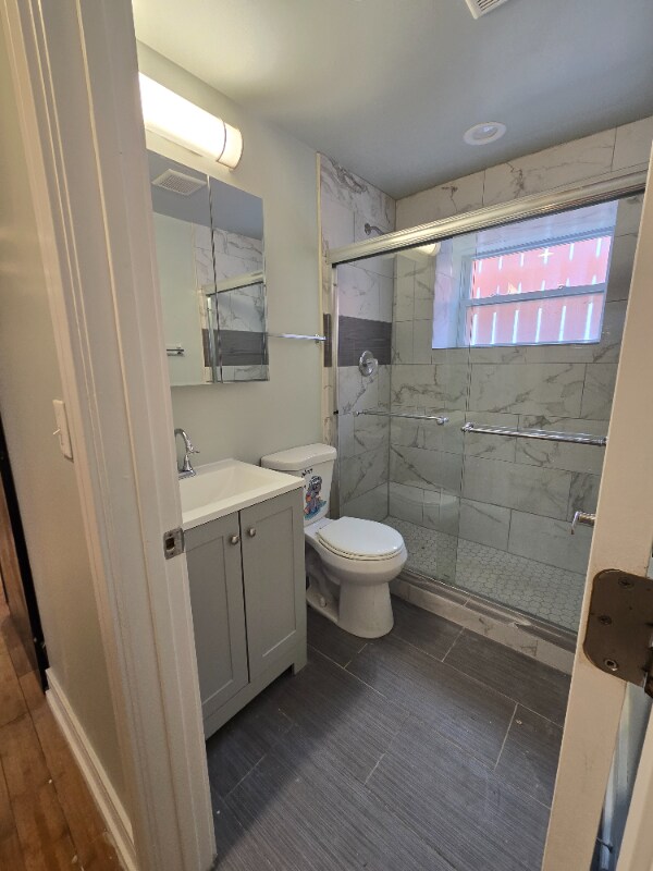 Building Photo - 2505 W Granville Ave