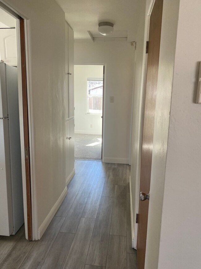 Building Photo - Sweet 4 bd, 2 bath, 2+car garage near MidTown