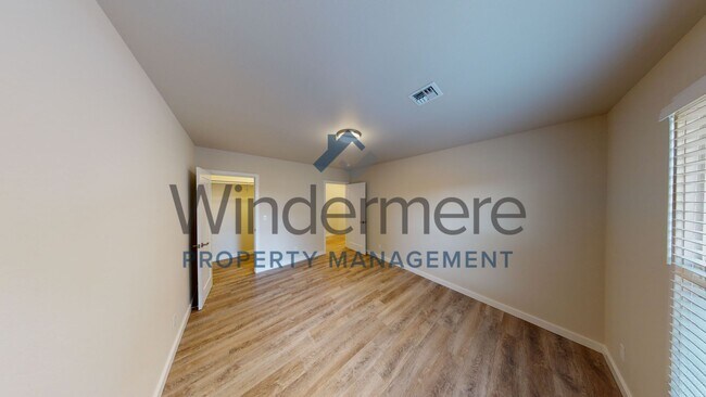Building Photo - 1322 East Alder