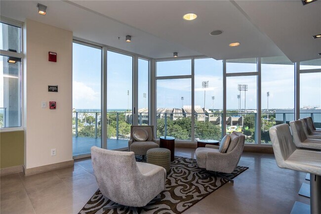 Building Photo - 175 1st St S