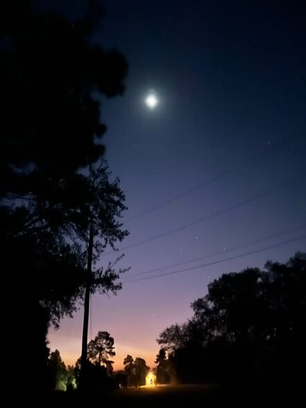 Building Photo - 2894 River Lake Dr