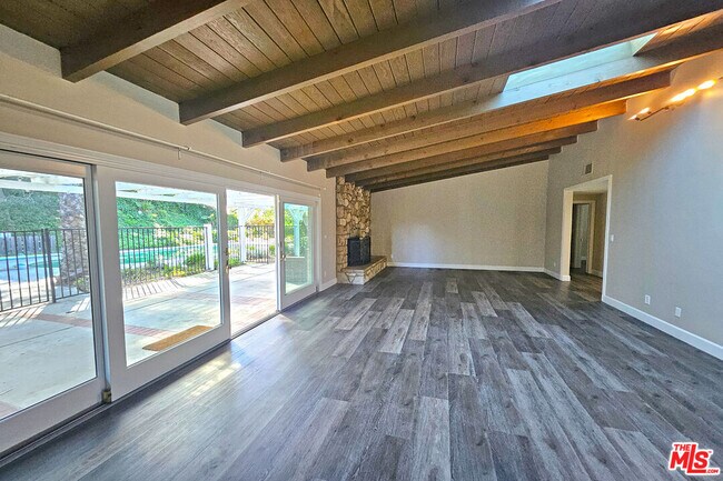 Building Photo - 23526 Dolorosa St