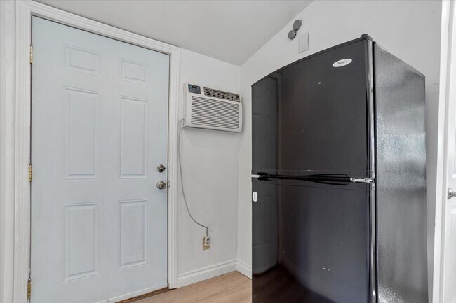 Building Photo - 5718 Comanche Ave