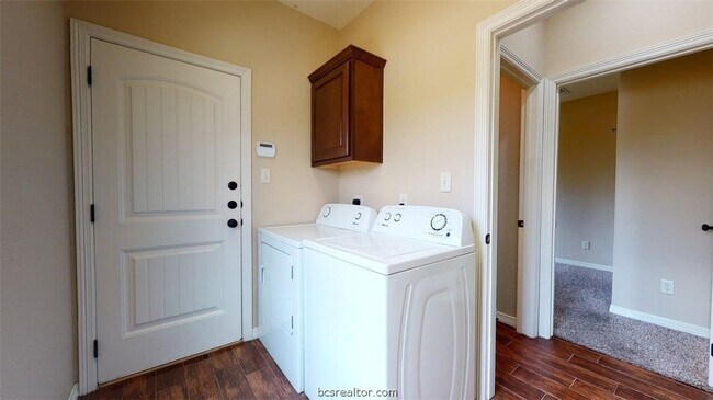 Building Photo - 303 Ash St