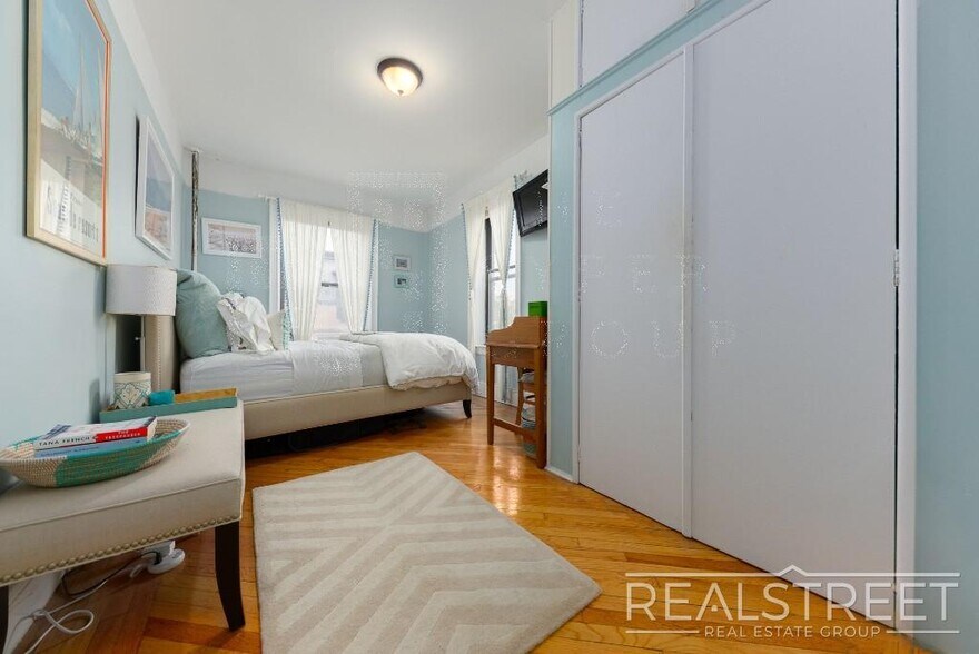 Building Photo - 2 Bed In Prime Brooklyn Heights