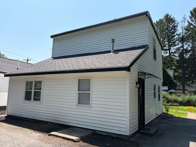 Building Photo - 905 Balltown Rd