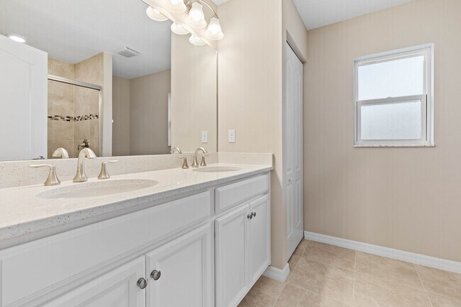 Building Photo - 5 Seabury Pl