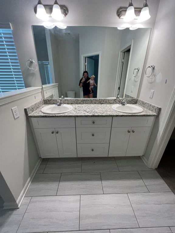 Building Photo - 750 Park Ln