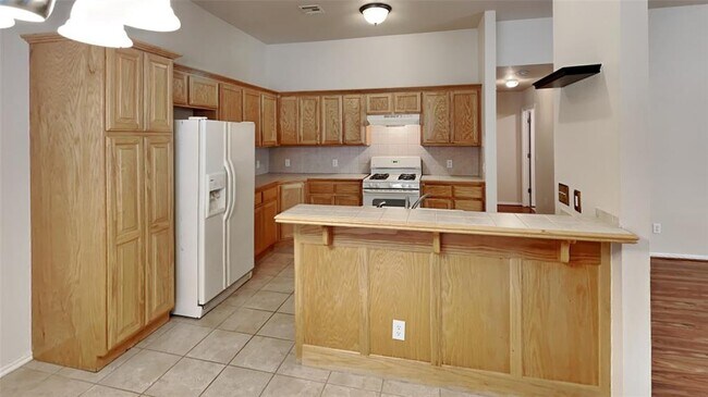 Building Photo - 21886 Pioneer Cir
