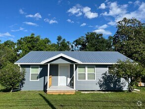 Building Photo - Newly Renovated 3 bedroom, 2 bath home in ...