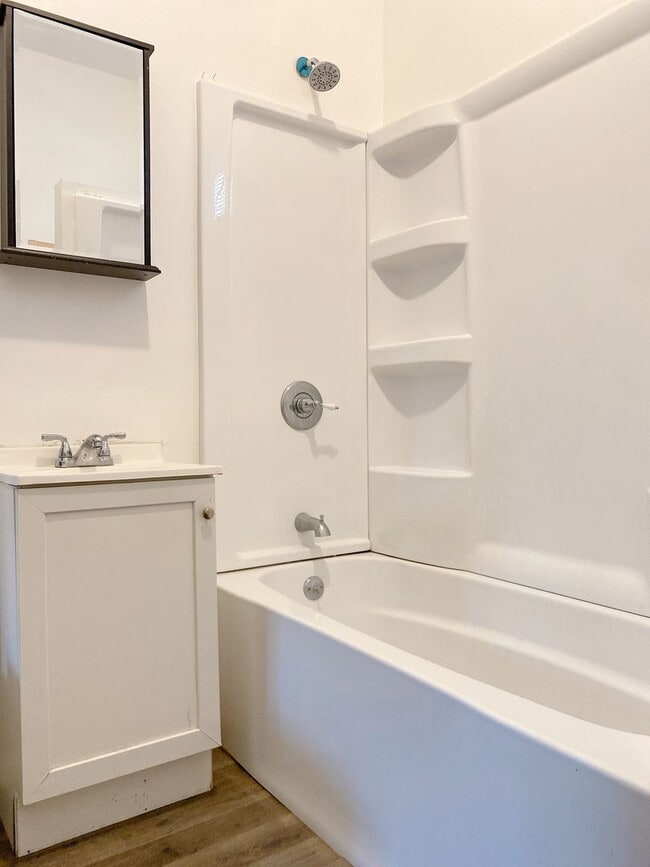 Building Photo - 3 bed 1 bath