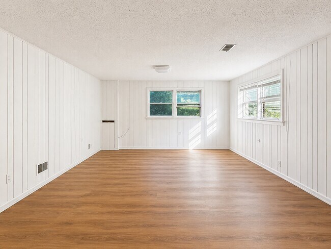 Building Photo - 406 Sunset Dr