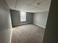 Building Photo - Available Now! Freshly updated 3 Bed/1 Bat...