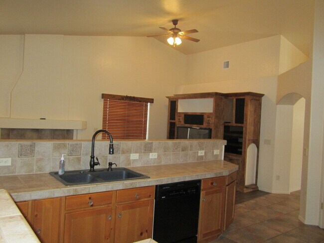 Building Photo - 2172 Tahoe Pl