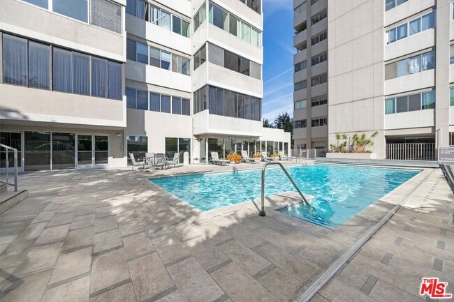 Building Photo - 875 Comstock Ave