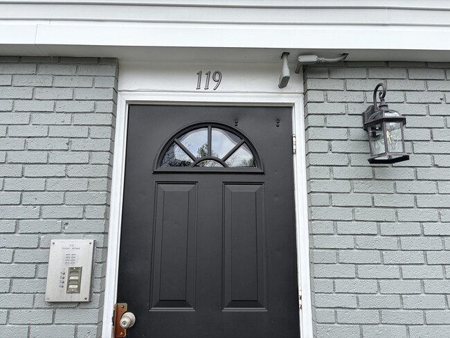 Building Photo - 119 Knight Ave