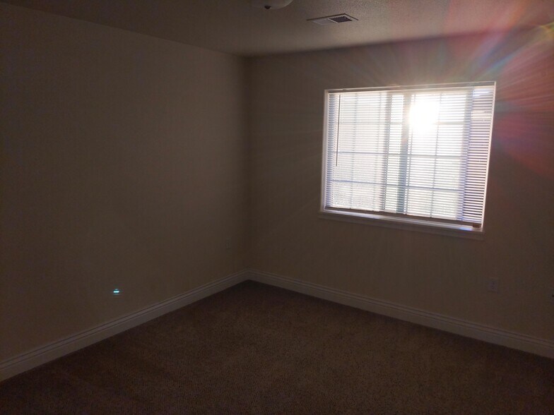 Building Photo - 115 Montalto Dr