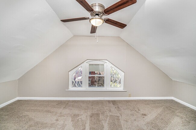 Building Photo - 2218 Scott St