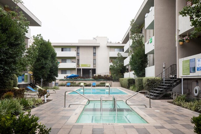 Building Photo - 3333 W 2nd St