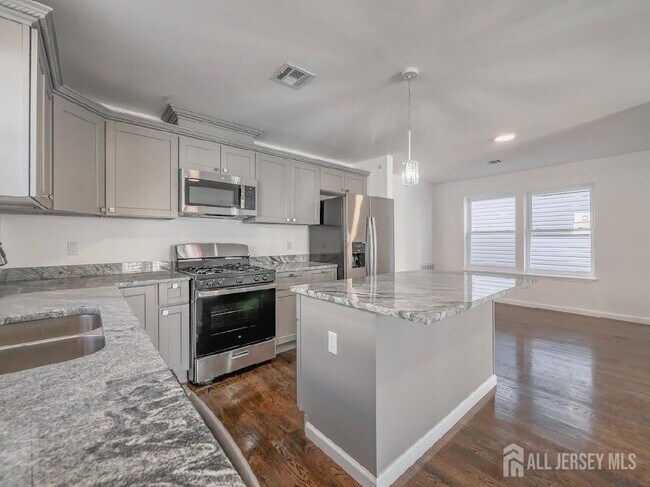 Building Photo - 496 S 18th St