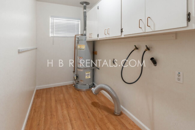 Building Photo - Charming Three Bedroom Single Story Liverm...