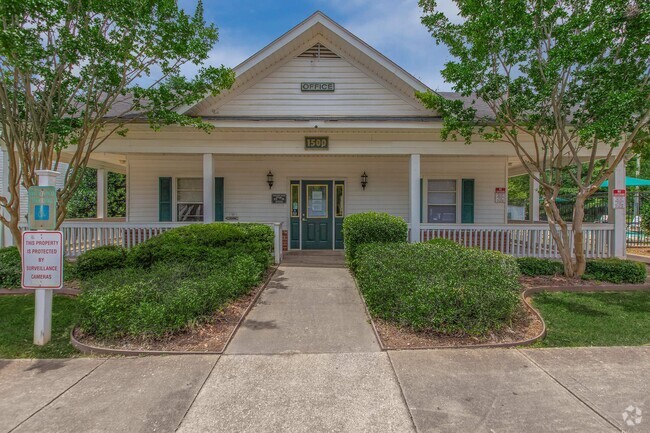 Building Photo - Pinehurst Villas Apartments