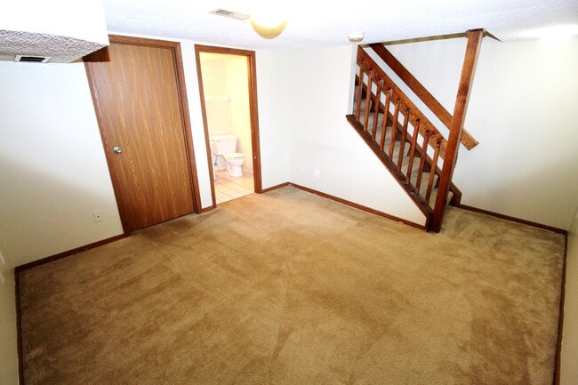 Building Photo - 2227 Teardrop Ave