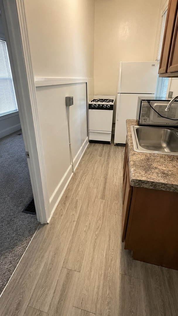 Interior Photo - 704STO
