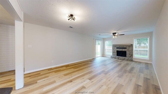 Building Photo - 1112 Airline Dr