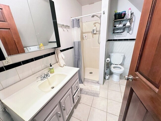 Building Photo - 74 Antwerp St