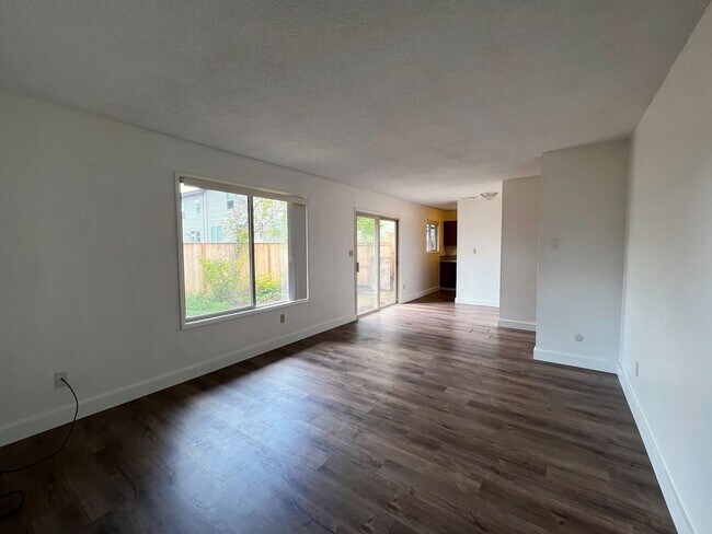 Building Photo - SFH 119 - Francis Duplex