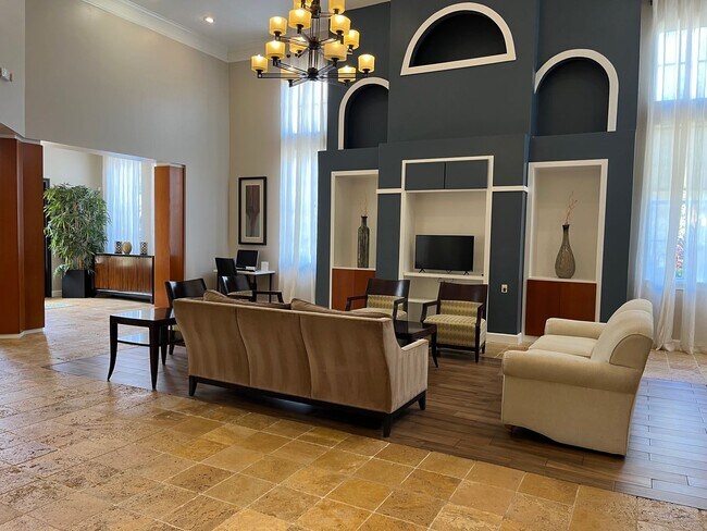 Building Photo - Stunning one bedroom, one bath luxury condo with large garage and fabulous community amenities.