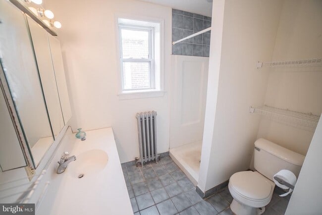 Building Photo - 2422 Poplar St