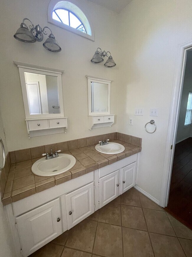 Building Photo - Lovely 4/2 home on a quiet street in the heart of Cedar Park!