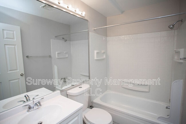 Building Photo - 171 Echelon Rd