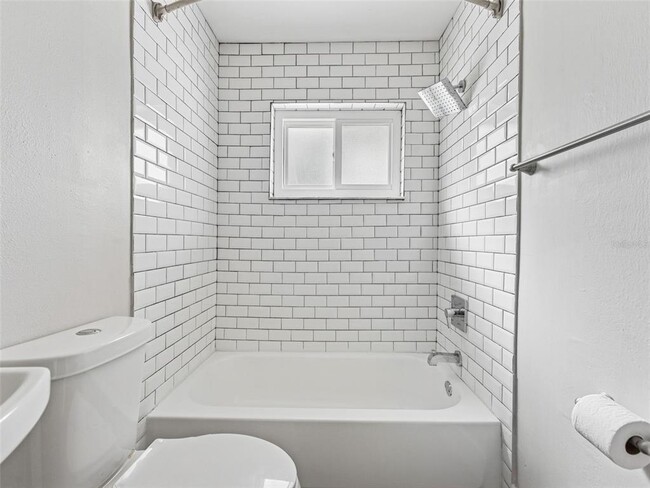 Building Photo - 3102 W San Juan St