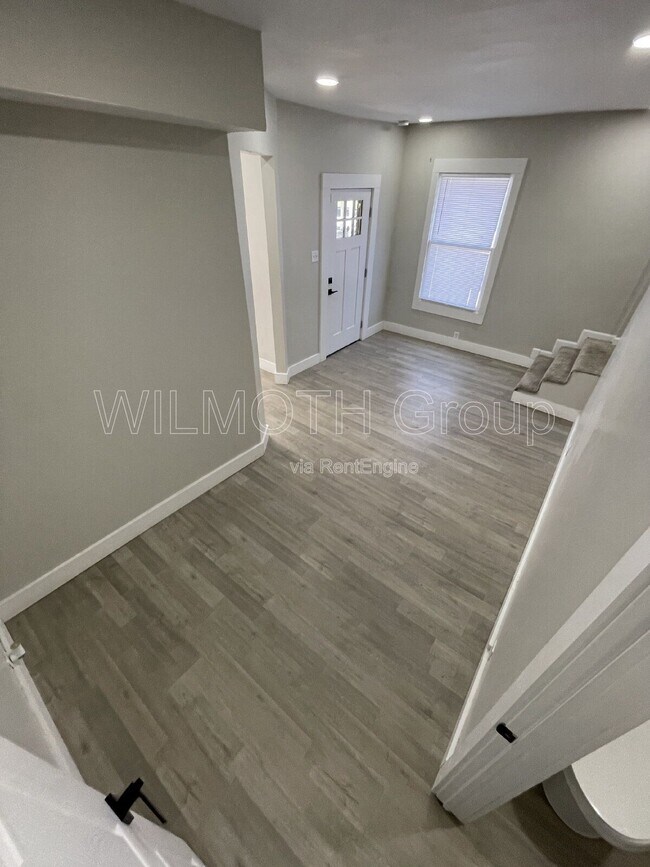 Building Photo - 321 E 31st St