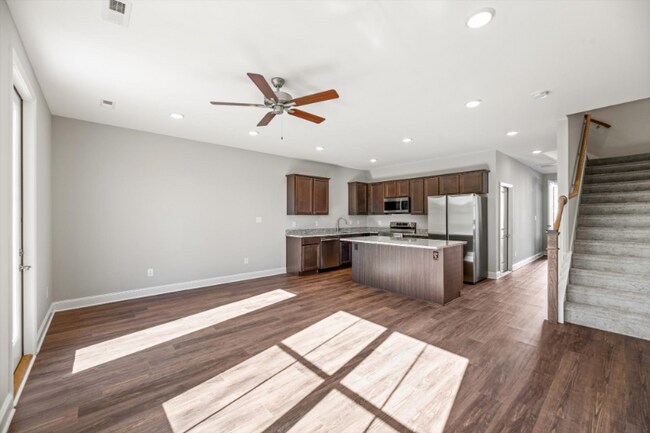 Building Photo - 375 Harper Village Way