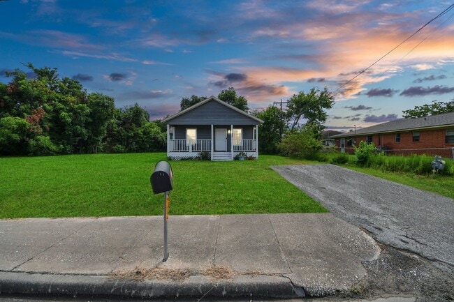 Building Photo - 221 3rd St N