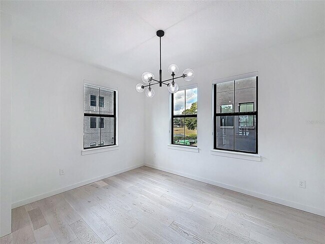 Building Photo - 1302 E Kay St