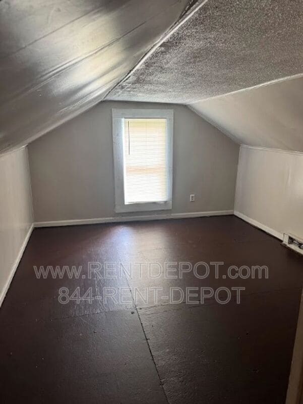 Building Photo - 1622 S Bedford Ave