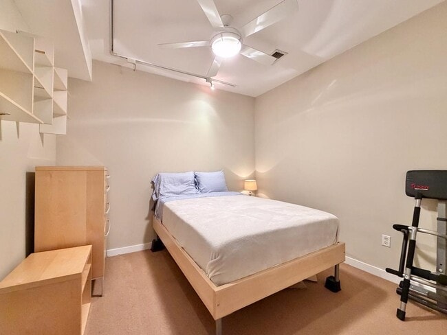 Building Photo - 83 Monroe St