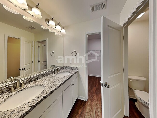 Building Photo - 227 Ivy Brook Dr