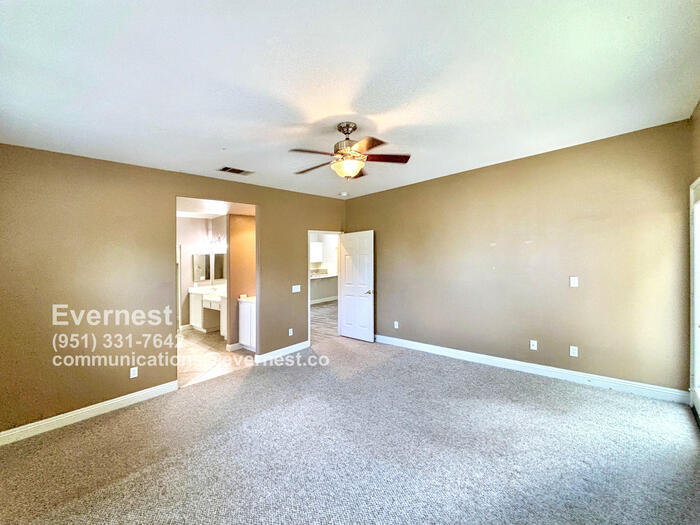 Building Photo - 25284 Silverwood Ln
