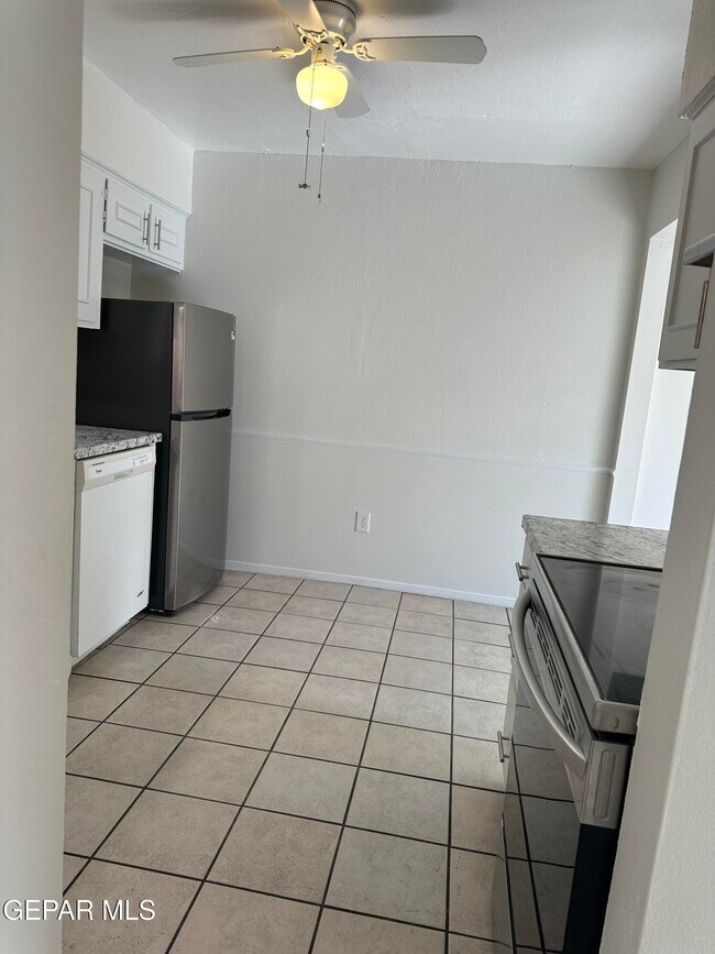 Building Photo - 6713 Escondido Dr